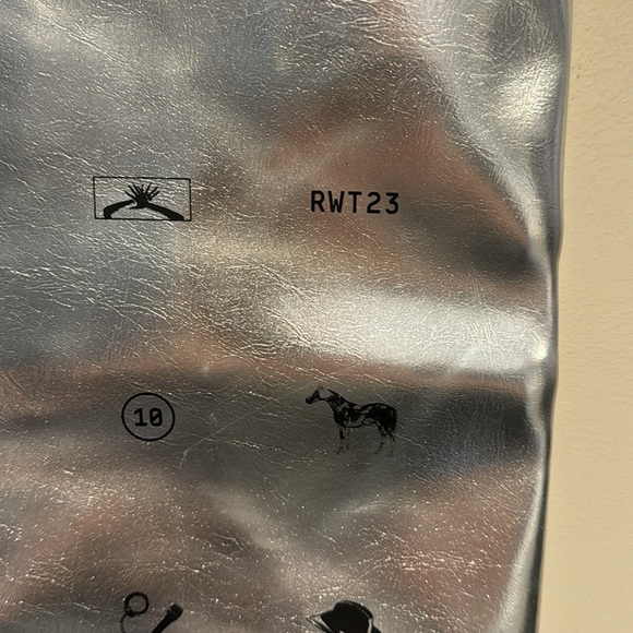 Beyoncé Renaissance World Tour Bag Silver Dallas, TX 2023 - Picture 6 of 10